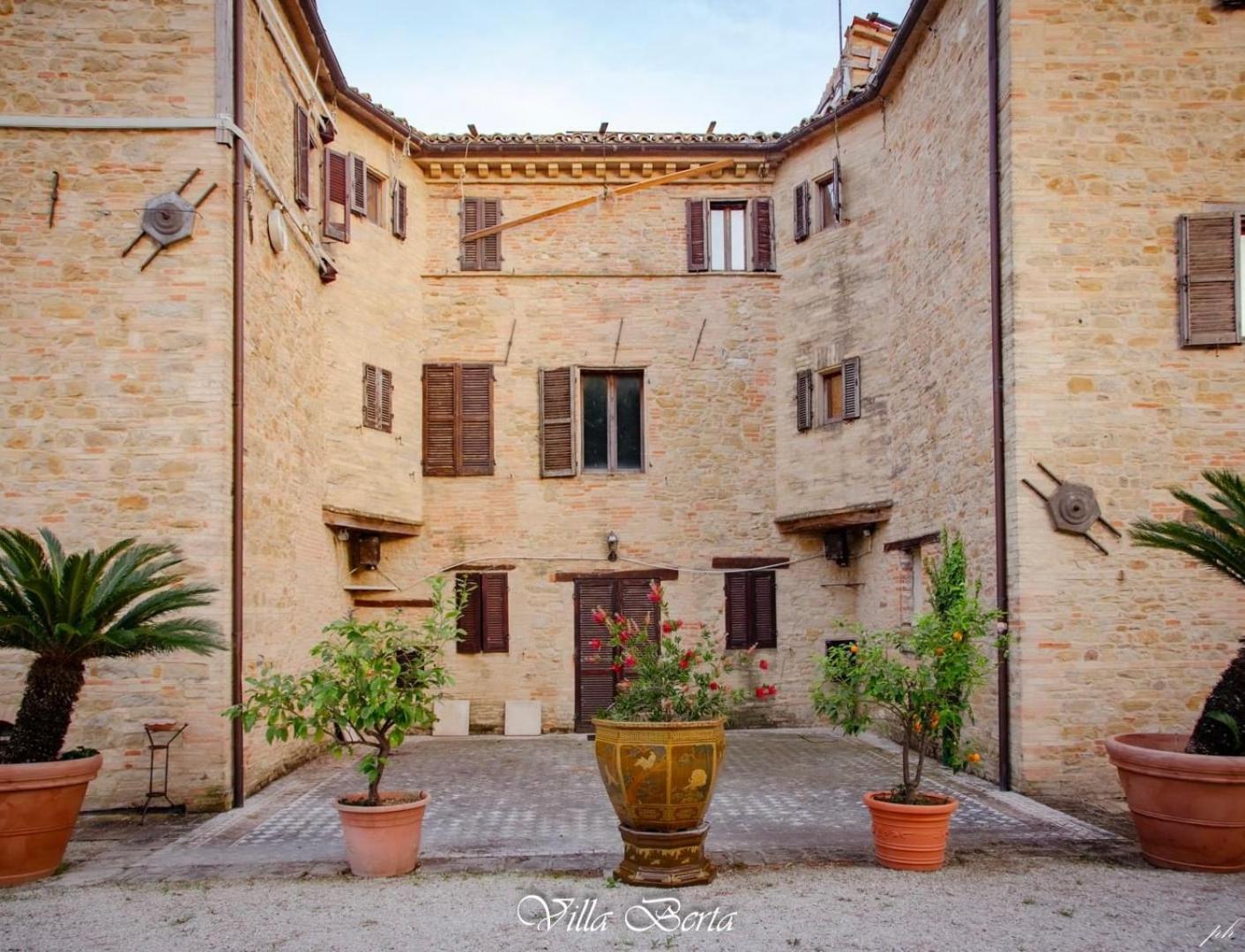 Resort Restaurant Villa Berta San Severino Marche Esterno foto