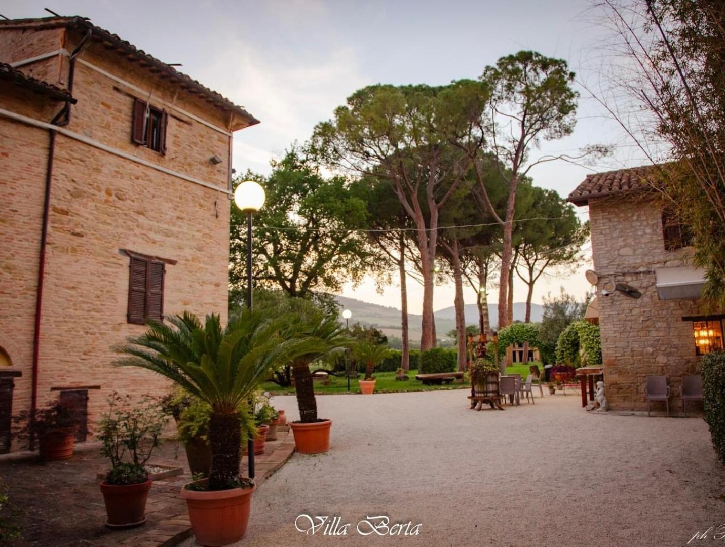 Resort Restaurant Villa Berta San Severino Marche Esterno foto