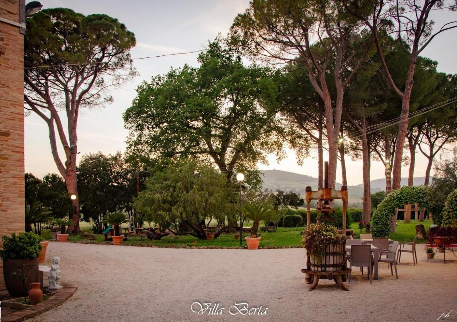 Resort Restaurant Villa Berta San Severino Marche Esterno foto
