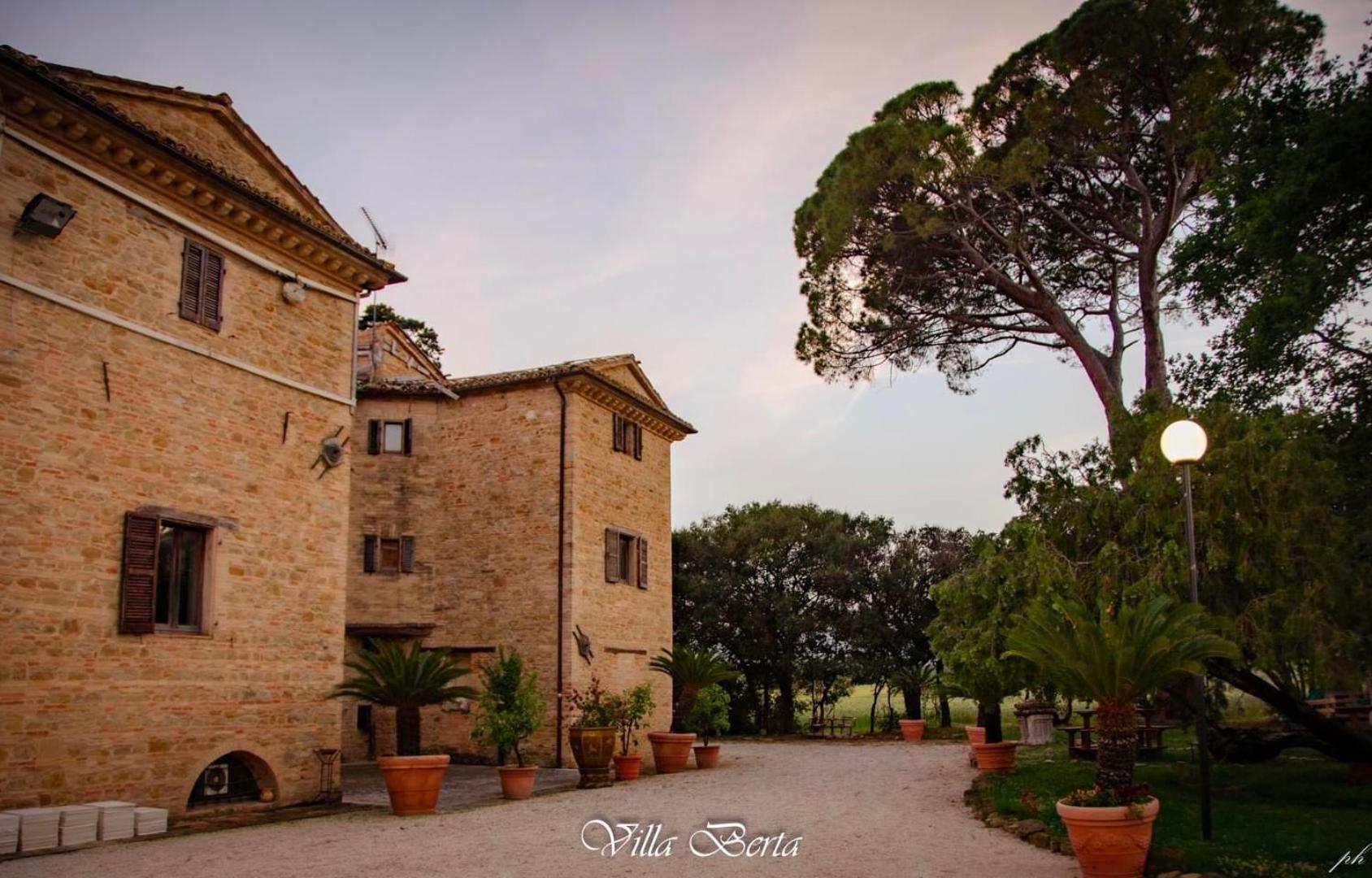 Resort Restaurant Villa Berta San Severino Marche Esterno foto