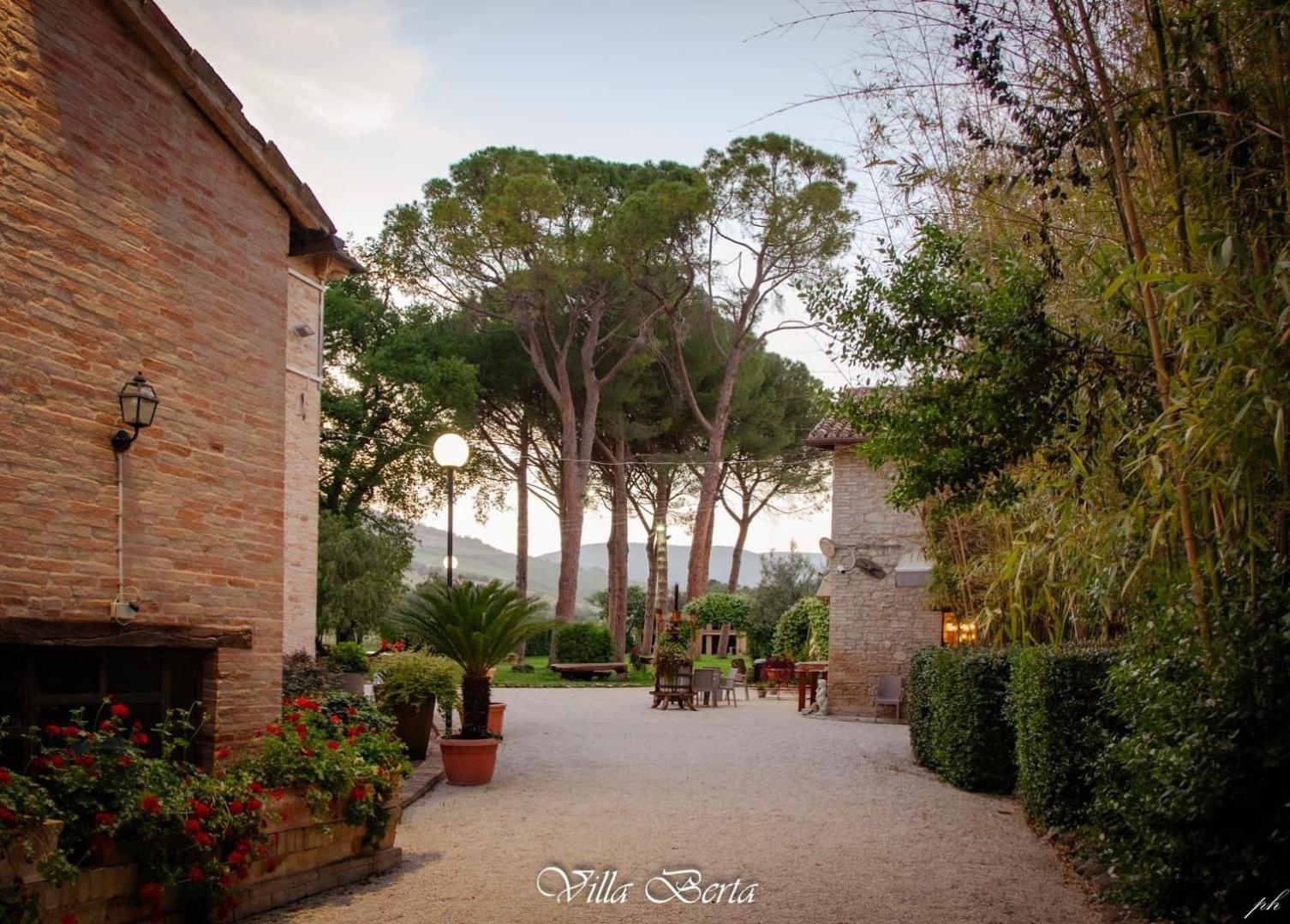 Resort Restaurant Villa Berta San Severino Marche Esterno foto